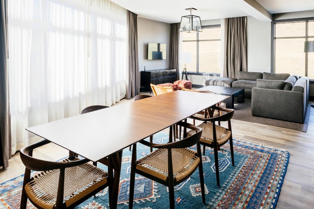 One Bedroom King Suite - Non-Smoking